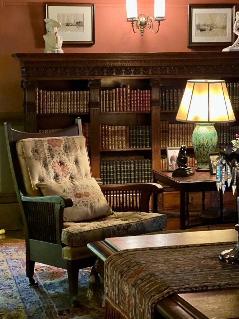 Cozy library with vintage furniture.